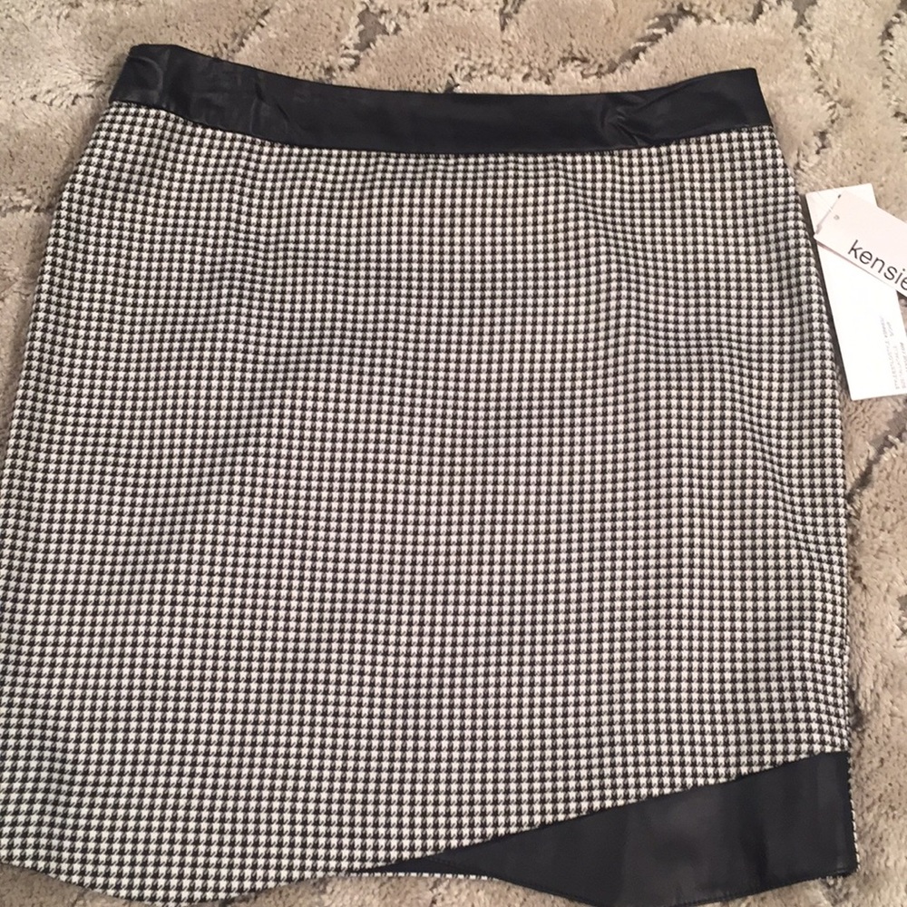 Kensie Houndstooth Skirt *reduced*